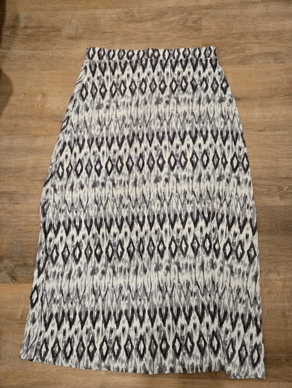 Dalia Gray and White Aztec Pattern Stretch Maxi Skirt Sz L - Picture 4 of 7